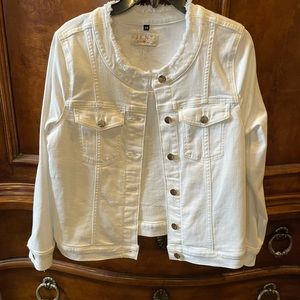 Jen7 white denim jacket. XS